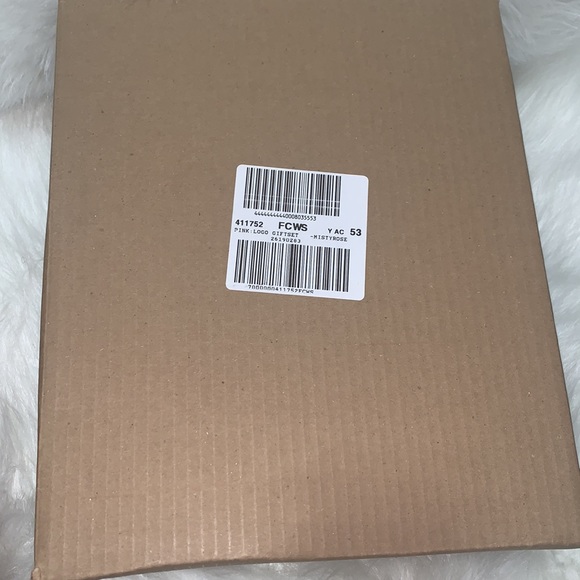 🆕VS PINK LOGO GIFT SET. NIB! - Picture 3 of 6